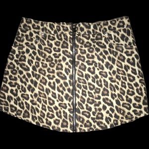 Leopard print mini skirt